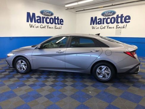 Used 2024 Hyundai Elantra SE image 2