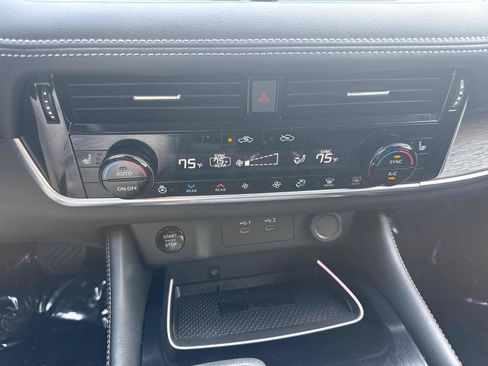 Used 2025 Nissan Rogue Platinum w/ Platinum Premium Package FWD image 22