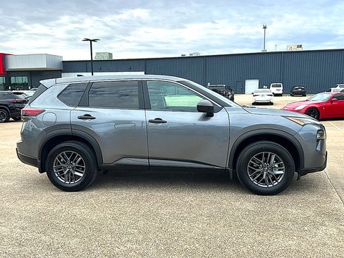 Certified 2025 Nissan Rogue S image 9