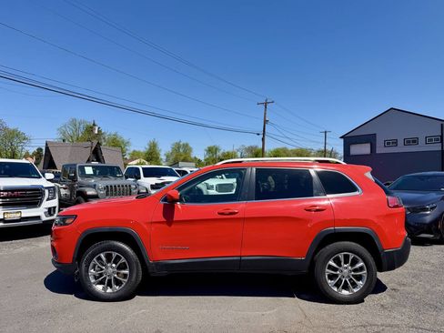 Used 2021 Jeep Cherokee Latitude Plus w/ Sun & Sound Group AWD/4WD image 4