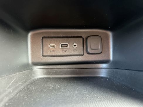 Used 2020 Chevrolet Equinox LT w/ Driver Convenience Package image 32