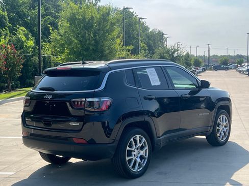 Used 2023 Jeep Compass Latitude AWD/4WD image 12
