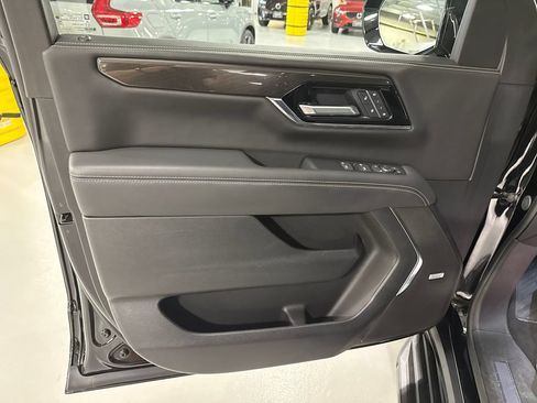 Used 2025 GMC Yukon Elevation w/ LPO, Floor Liner Package AWD/4WD image 9