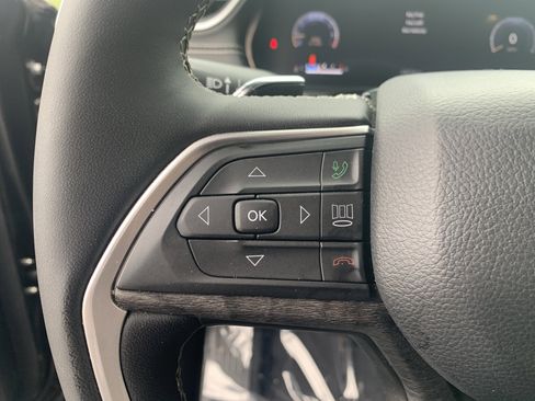 Used 2024 Jeep Grand Cherokee Limited w/ Luxury Tech Group II AWD/4WD image 19