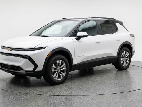 Used 2025 Chevrolet Equinox LT image 3