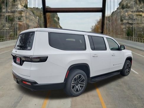 New 2026 Jeep Grand Wagoneer L 2WD image 9