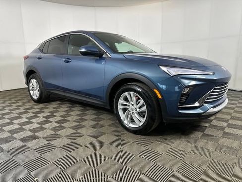 Used 2024 Buick Envista Preferred w/ Convenience I Package image 2