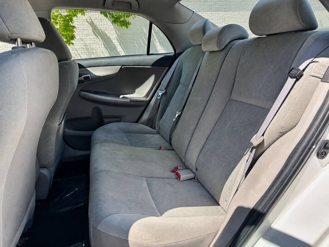 Used 2012 Toyota Corolla LE FWD image 14