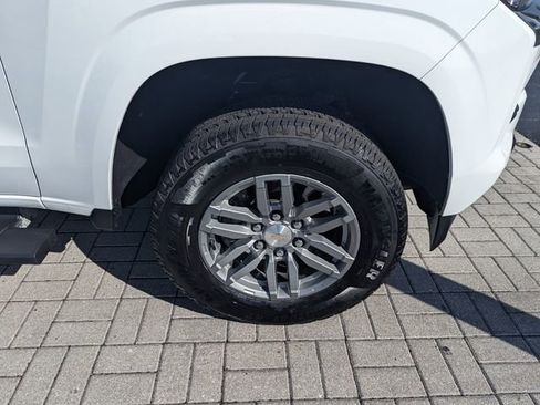 Used 2024 Chevrolet Colorado LT w/ LT Convenience Package image 17