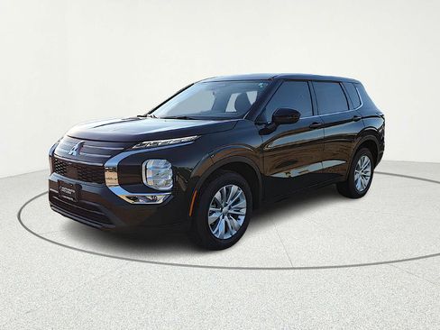 New 2026 Mitsubishi Outlander ES FWD image 2