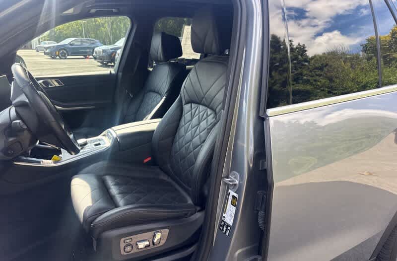Used 2024 BMW X5 xDrive40i w/ Premium Package AWD/4WD image 6