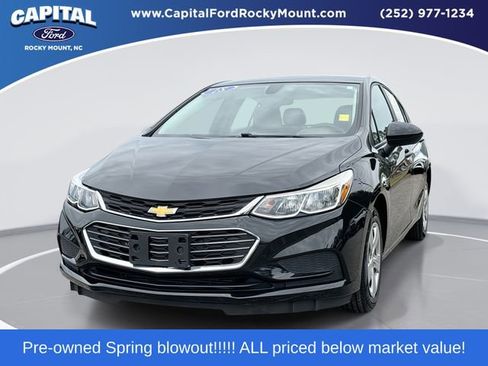 Used 2018 Chevrolet Cruze LS FWD image 1