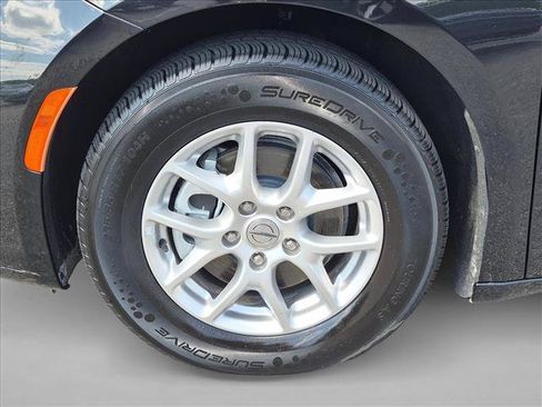 Used 2023 Chrysler Pacifica Touring-L FWD image 23