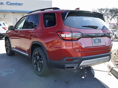 New 2025 Honda Pilot Touring image 8