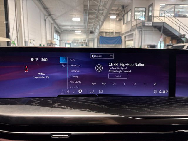 Used 2026 Cadillac Escalade Luxury AWD/4WD image 18
