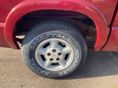 Used 2004 Chevrolet S10 Pickup LS AWD/4WD image 7