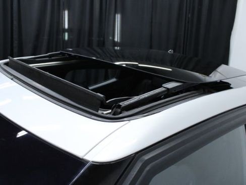 Used 2016 Hyundai Veloster w/ Option Group 02 image 9