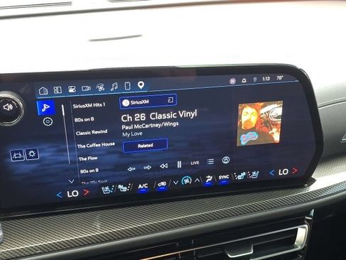 Used 2025 Chevrolet Traverse High Country FWD image 33