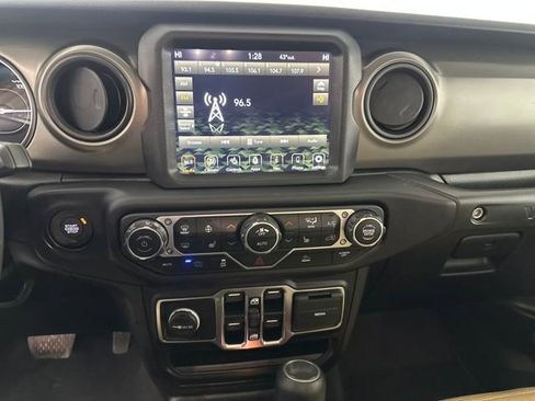 Used 2023 Jeep Wrangler Unlimited w/ Cold Weather Group image 21