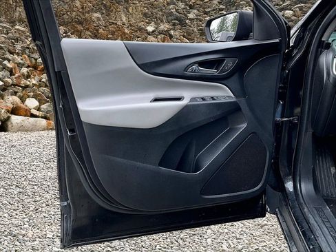 Used 2018 Chevrolet Equinox LS image 21