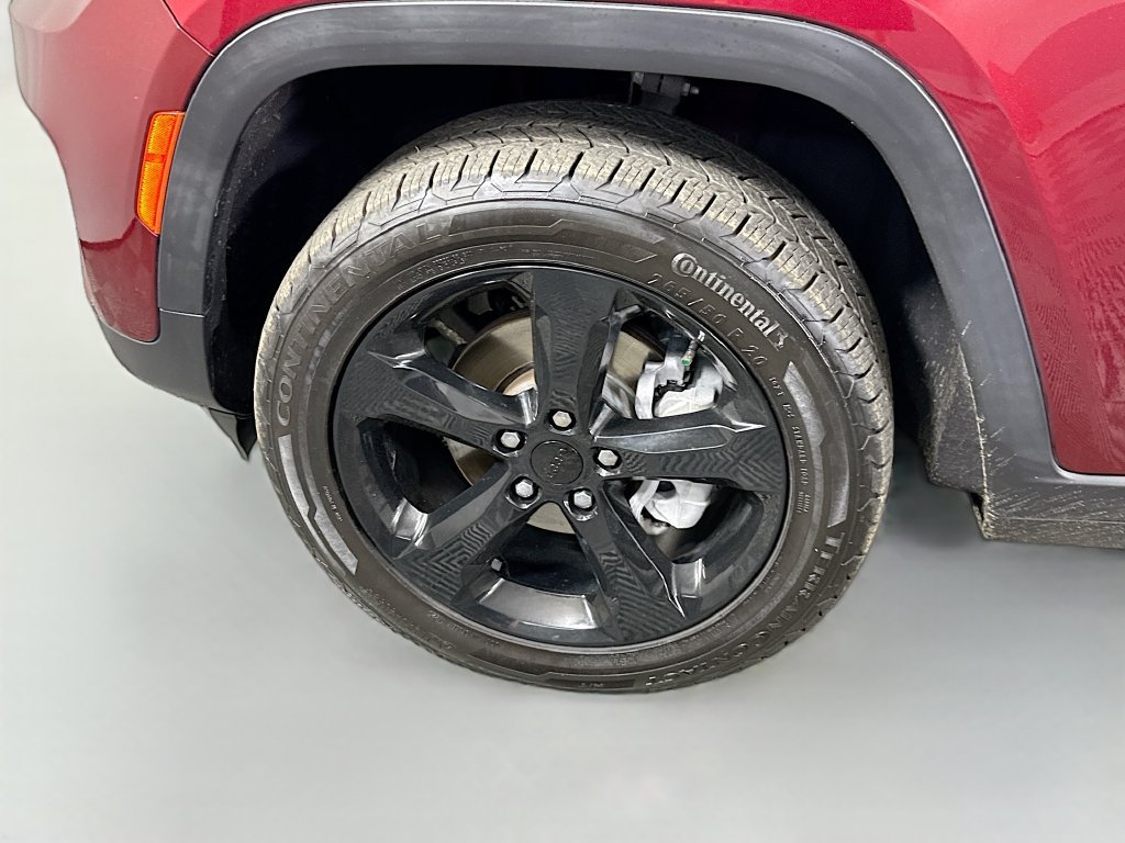 Used 2023 Jeep Grand Cherokee Limited w/ Black Appearance Package AWD/4WD image 37