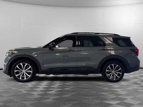 Used 2025 Ford Explorer ST AWD/4WD image 5