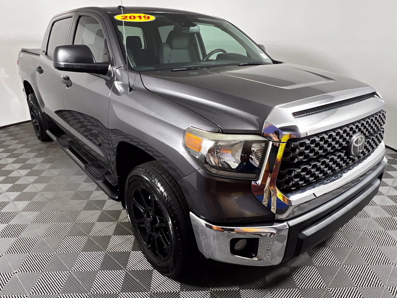 Used 2019 Toyota Tundra SR5 w/ SR5 Upgrade Package RWD image 3