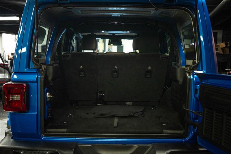 Used 2025 Jeep Wrangler Unlimited Sahara AWD/4WD image 7