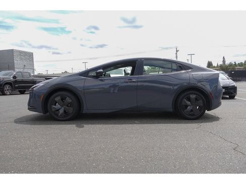 Used 2025 Toyota Prius LE FWD image 6