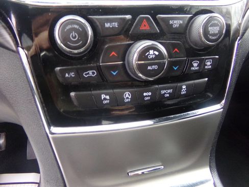 Used 2019 Jeep Grand Cherokee Altitude image 26