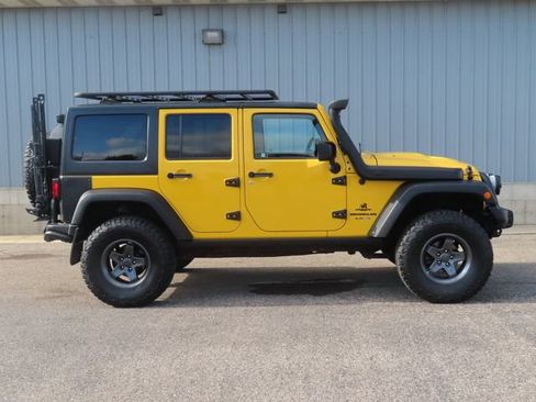Used 2015 Jeep Wrangler Unlimited Rubicon w/ Connectivity Group AWD/4WD image 3