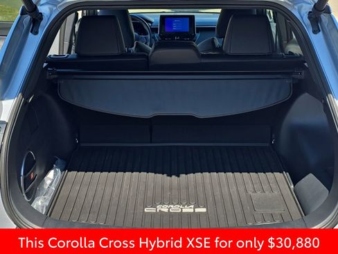 Used 2024 Toyota Corolla Cross XSE w/ Convenience Package image 19