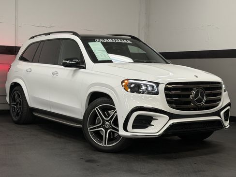 Used 2024 Mercedes-Benz GLS 450 4MATIC image 2