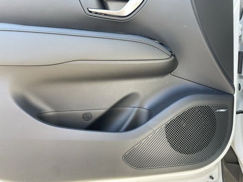 New 2025 Hyundai Santa Cruz Limited image 16