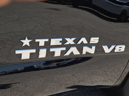 Used 2018 Nissan Titan SV w/ SV Convenience Package RWD image 9