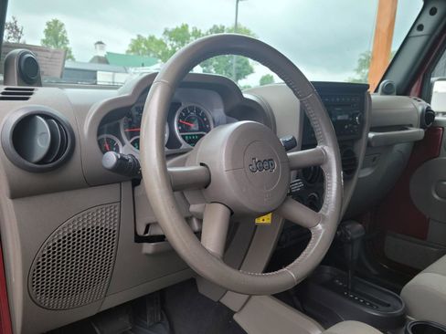 Used 2007 Jeep Wrangler Unlimited Sahara w/ Trailer Tow Group AWD/4WD image 9