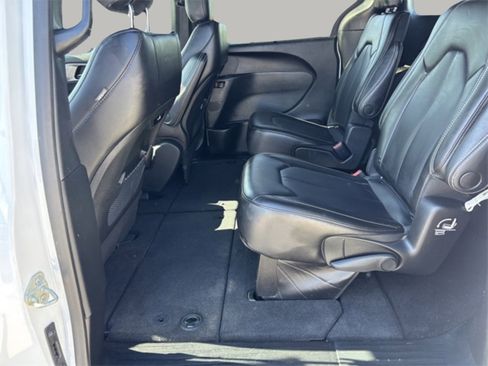 Used 2023 Chrysler Pacifica Touring-L w/ S Appearance Package image 21