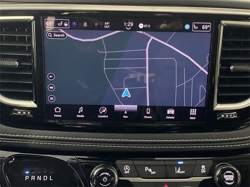 Used 2024 Chrysler Pacifica Limited image 19