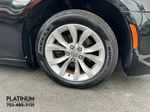 Used 2015 Chrysler 300 Limited RWD image 21