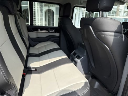 Used 2025 INEOS Grenadier Fieldmaster Edition image 30