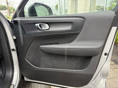 Used 2025 Volvo XC40 B5 Plus AWD/4WD image 16