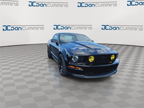 Used 2005 Ford Mustang GT Premium image 2