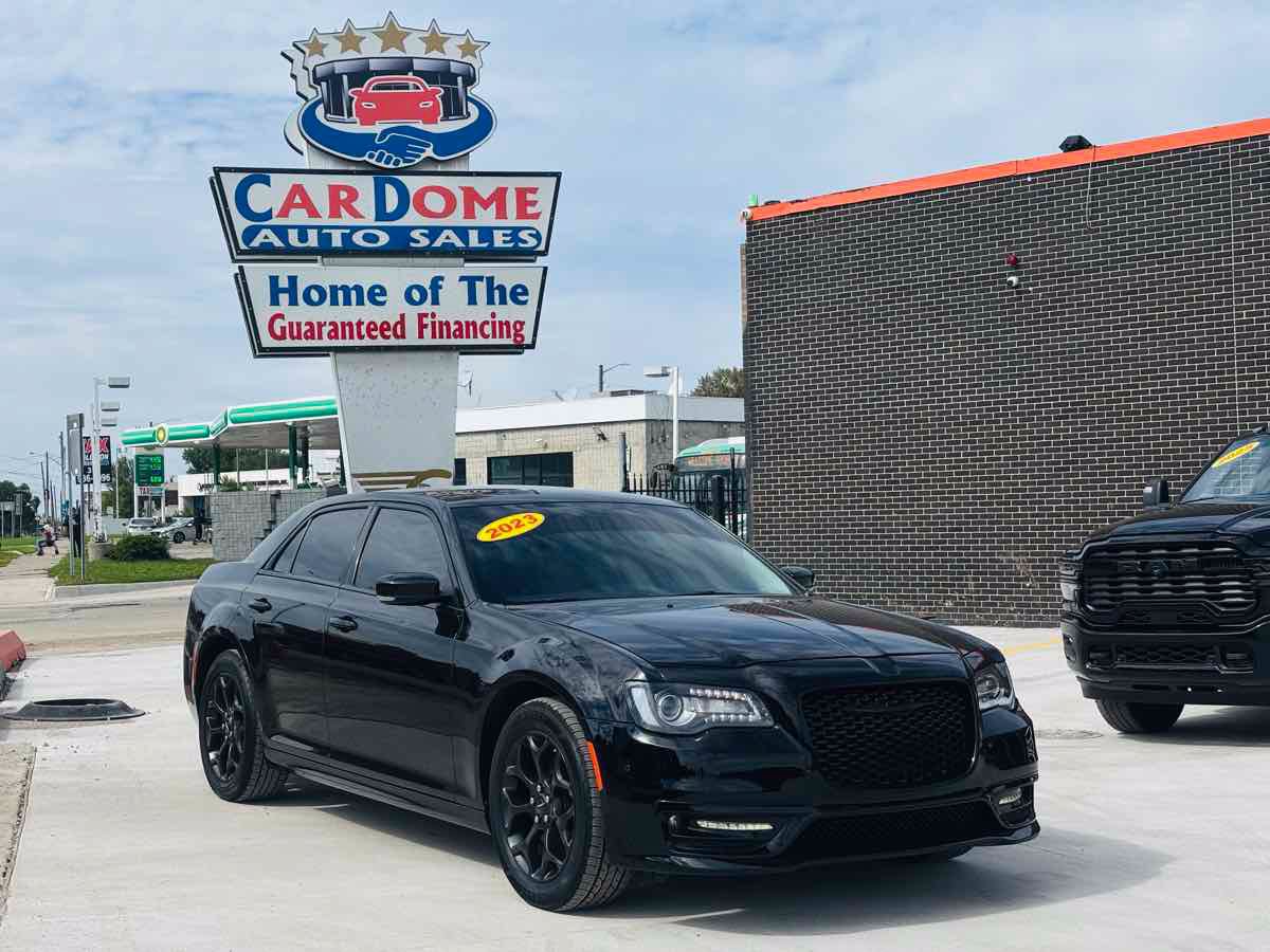 Used 2023 Chrysler 300 Touring L w/ Popular Equipment Group AWD/4WD image 1