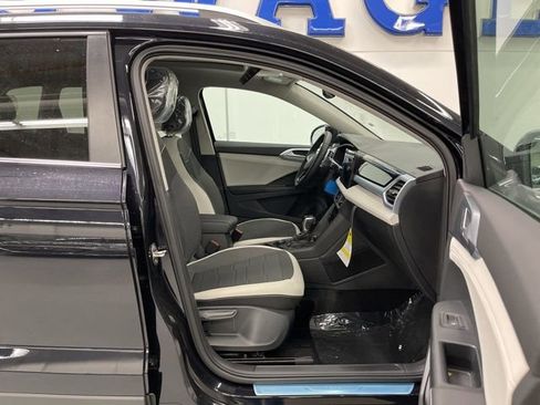 New 2026 Volkswagen Taos SE image 13