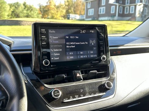 Used 2022 Toyota Corolla LE w/ LE Convenience Package image 17