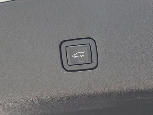 Certified 2023 Chevrolet Traverse LT AWD/4WD image 16