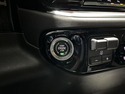 New 2026 GMC Sierra 1500 SLT image 15