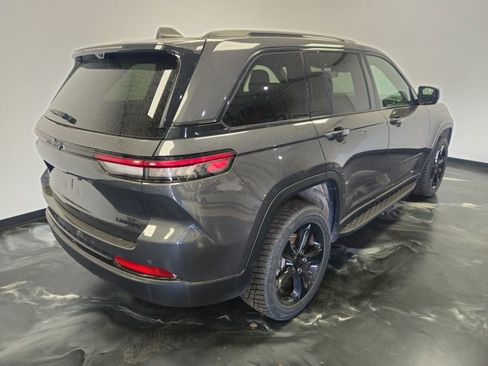Used 2024 Jeep Grand Cherokee Limited w/ Luxury Tech Group II AWD/4WD image 22