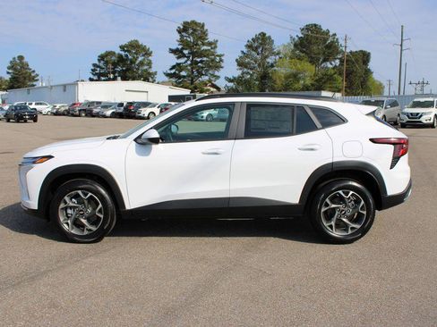 New 2026 Chevrolet Trax LT w/ Driver Confidence Package FWD image 3