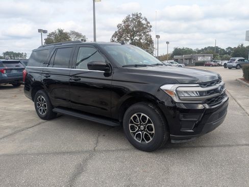 Certified 2024 Ford Expedition XLT image 2